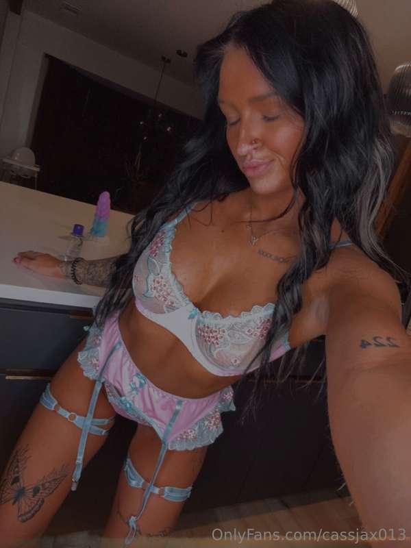 Wanna see a sexy petite tatted girl doing all the things? we..