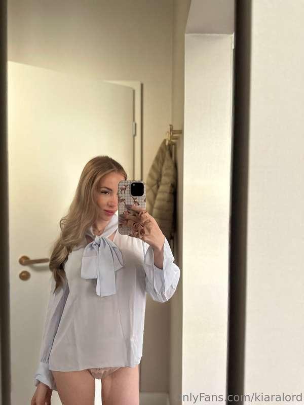 Van valami őrjítően szexi az ingekben, sokkal szexibb és fan..