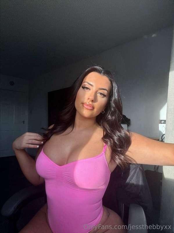 can’t keep your eyes off me? 😍 