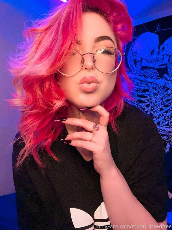 On a scale of 1-10 how bad do you wanna make out with me?