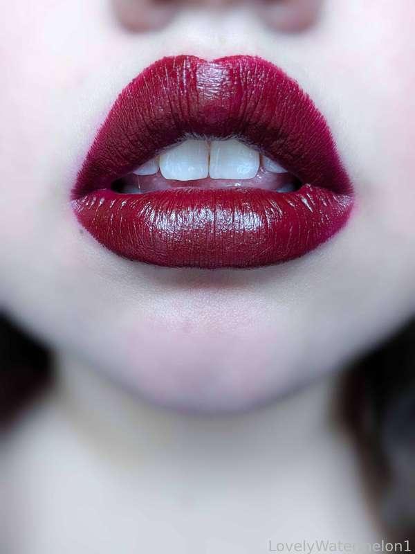 What better way to start the week than with bold maroon red kisses! 😘💋 I'm sure these will stain you perfectly to last all week long! Hehe 

#FYP #LipstickFetish #Lipstick #Lips #LipGloss #MouthFetish #Mouth #Oral #Tongue #Tease #UpClose #Kisses #LovelyWatermelon1 #MoodyWatermelon1 #Makeup #MakeupFetish #Kisses #Girlfriend #Gentle #Soft #Girl