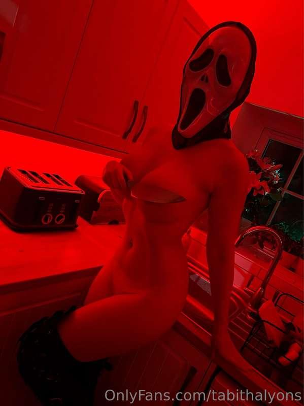 **HAPPY HALLOWEEN** 🔪 
I didn’t an impromptu shoot as I miss..