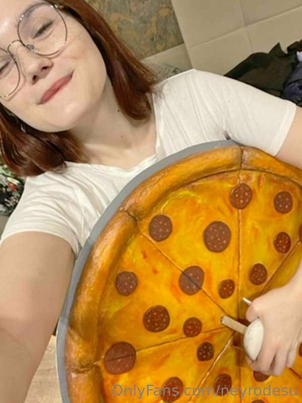 Heeeey ! Guess what! I'm getting ready to a new set 😜🍕 Tomor..