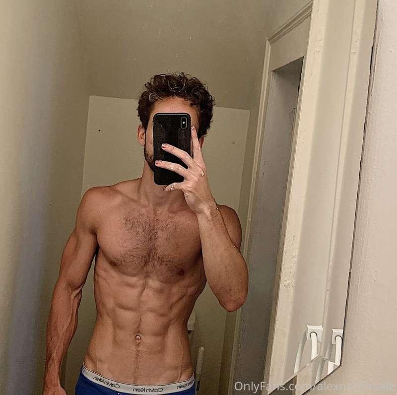 Post workout mirror pic ✌🏽  The best we can do is try our be..