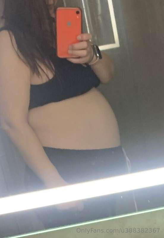 Hi guys come watch my bump grow in the last few months of pr..