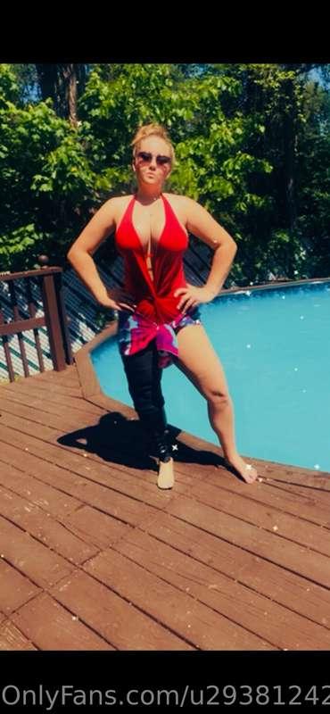 I’m happy anywhere near water ❤️🌞💦