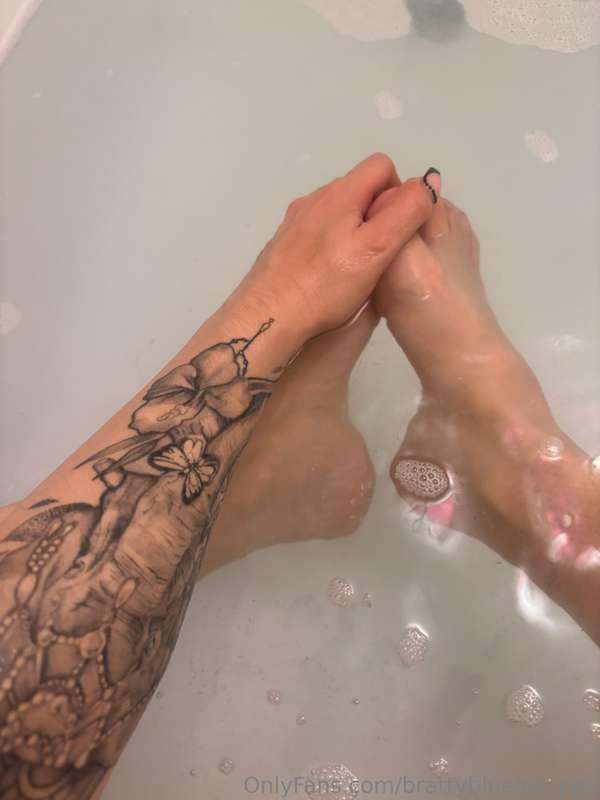 Mmm my feet feel so soft after scrubbing them in the bath, v..