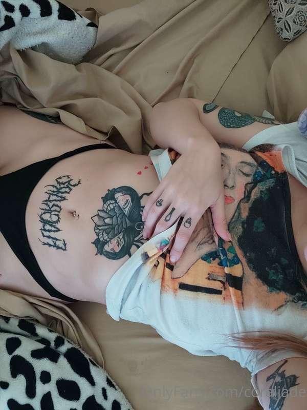Come to the bed with me ☘️