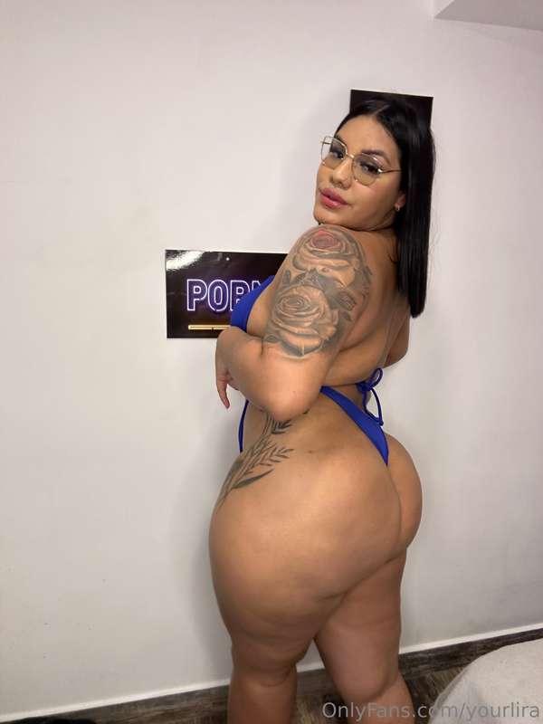 Too hot to handle, but too bootylicious to resist! DM for mo..