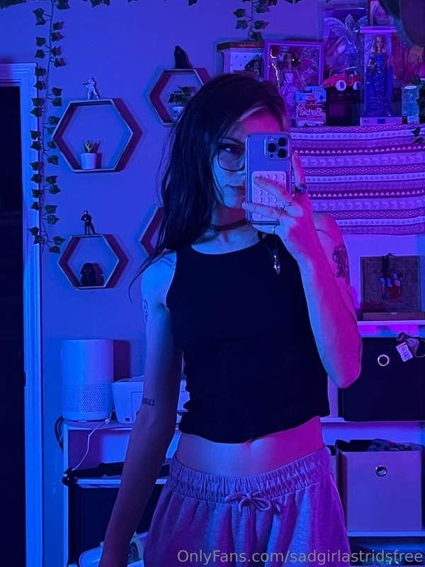 🖤 @sadgirlastrid 🖤