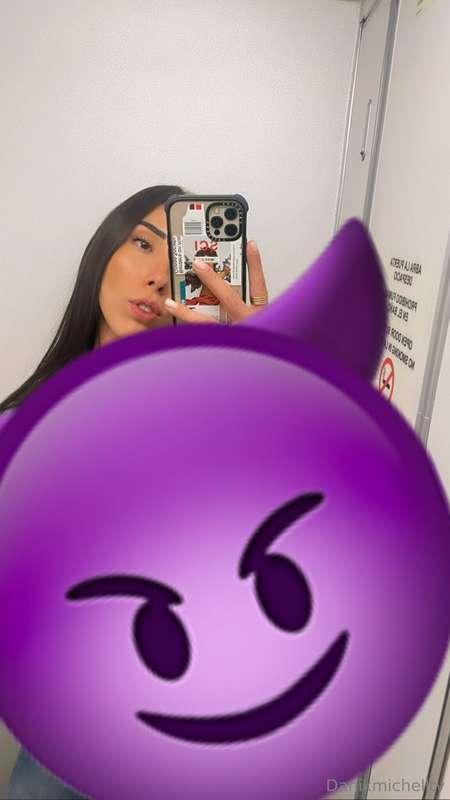 Divirtiéndome en el avión 🤭😈 ….
La quieres sin censura ??? …..
