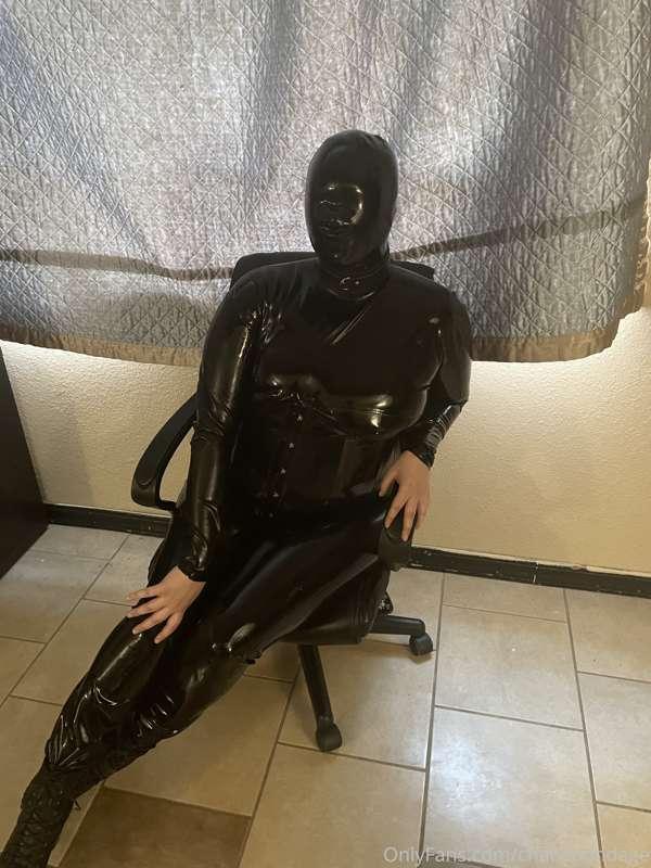 Just chilling and waiting for my live show this weekend... W..