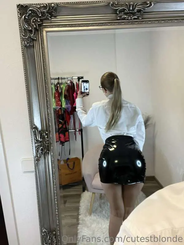 show me how much you love this ass 😉💸
