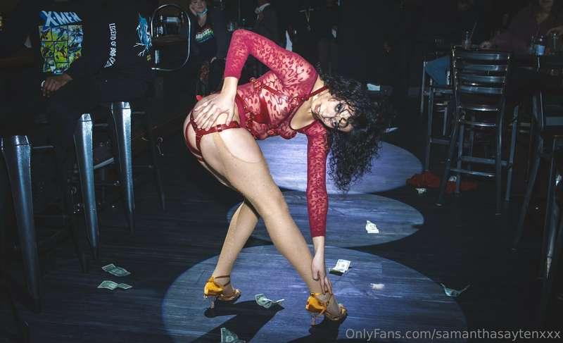 I love performing for an audience! Shout out to Exhibitionis..