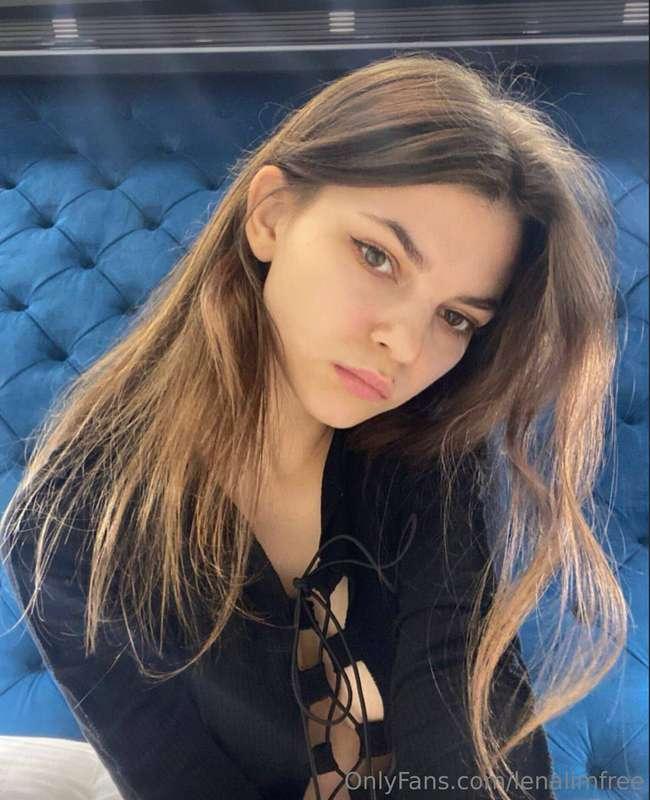 NATURAL CUTE @arishy😍😍😍SHE WILL WRAP HER JUICY LIPS AROUND Y..