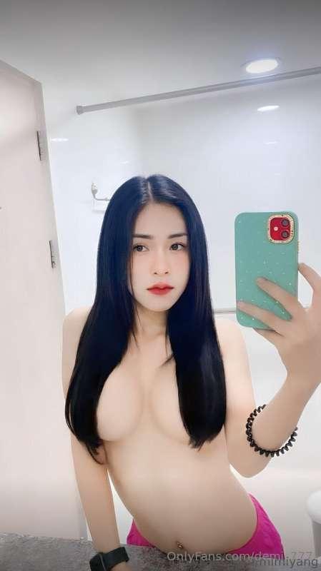 😈🥵 Pretty and wet always @mimiyang is ready to fulfill any o..