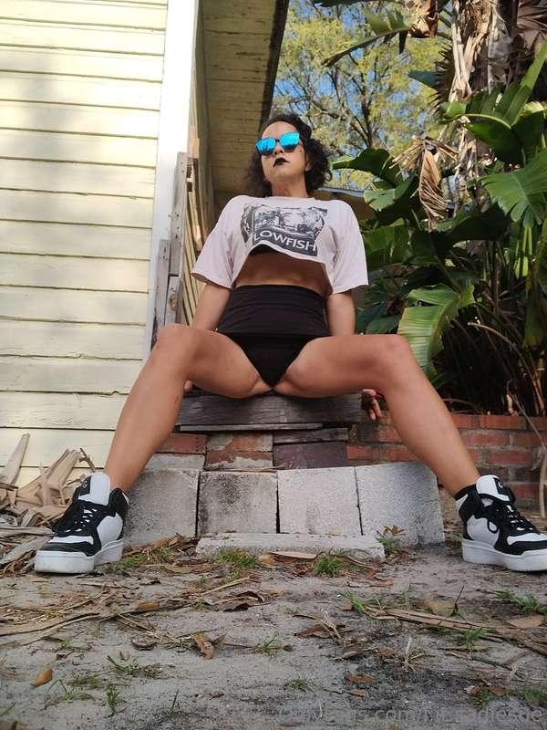 with legs wide open💋