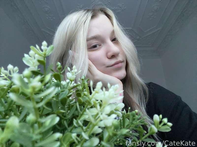 you'll make me happy with flowers, won't you?


 #alt  #cute #schoolgirl  #girlnextdoor #young #life #lifestyle #natural   #selfie