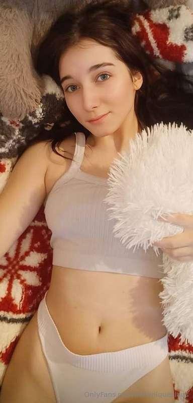 @your.little.oli🔥 @your.little.oli 🔥 RIGHT NOW WET 🤭💦SHE WAN..