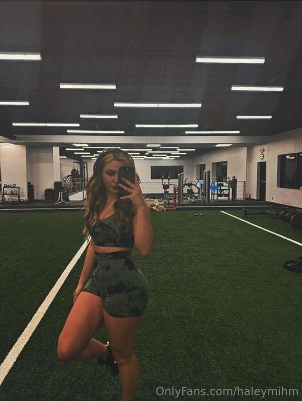 You wanna see more of my ass? Send me a DM😉