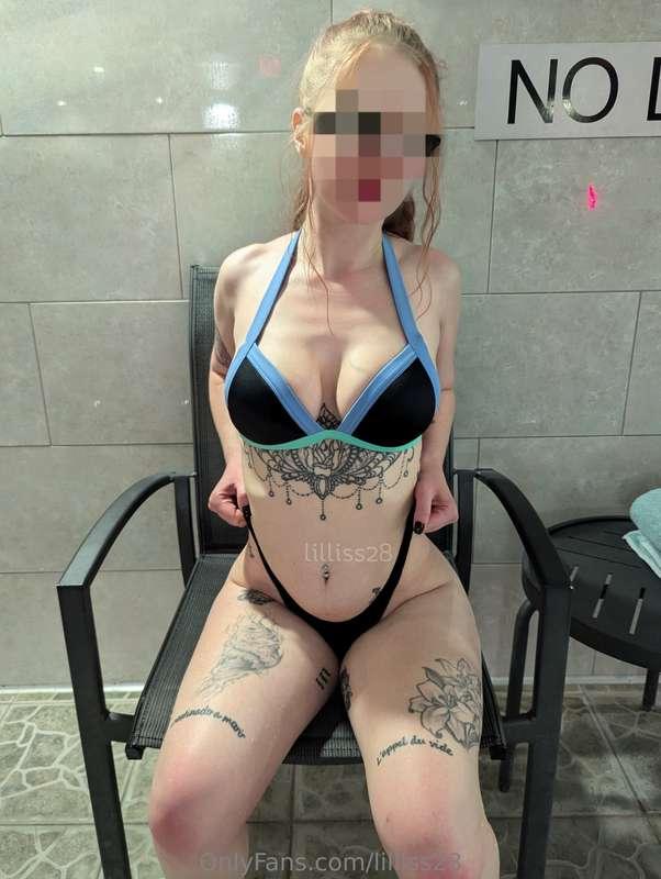 Would you push my bottoms to the side? 🤭