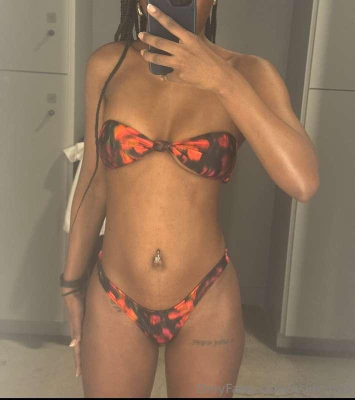 I’ll be going live at 11:00AM EST 🤩 tippers only please ❤️