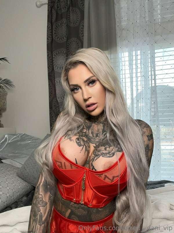 **Click follow to bring more sexiness into your life.💋💋**