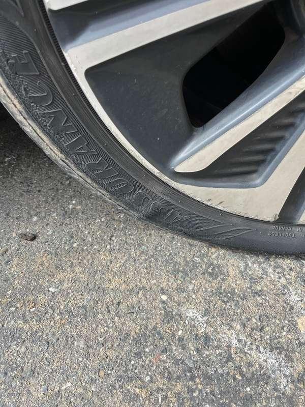 My tire needs to be replaced. Help goddess get a new used on..