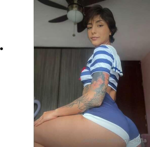 send me a DM @soy_sofia if I should play with my toy rn 🥵