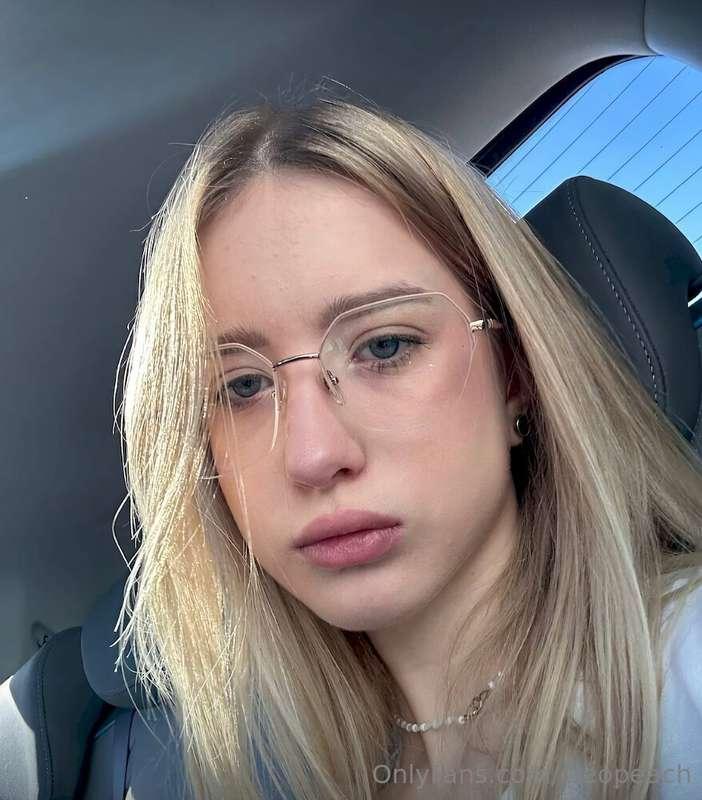 🎀18 YEARS OLD LADY🎀@poliiiiii @poliiiiii @poliiiiii @poliiii..