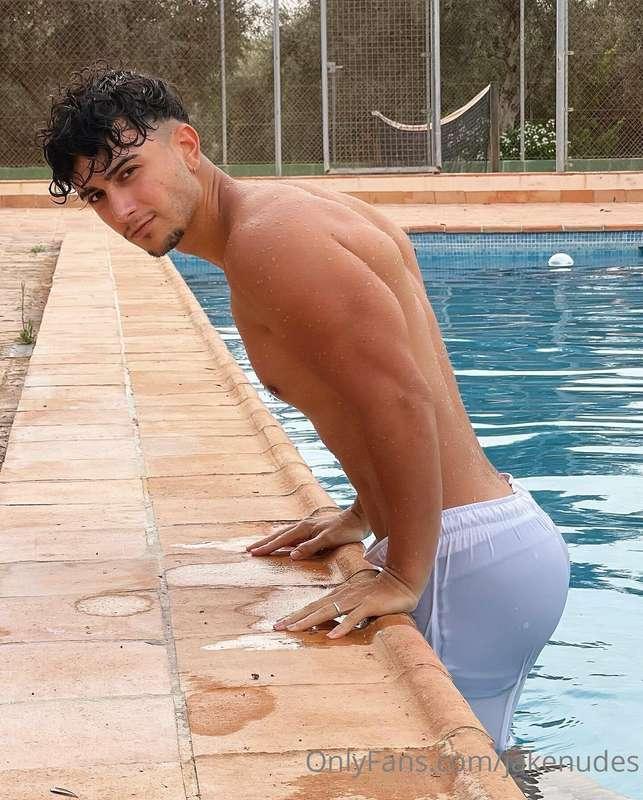 Come to the pool 🏊‍♂️