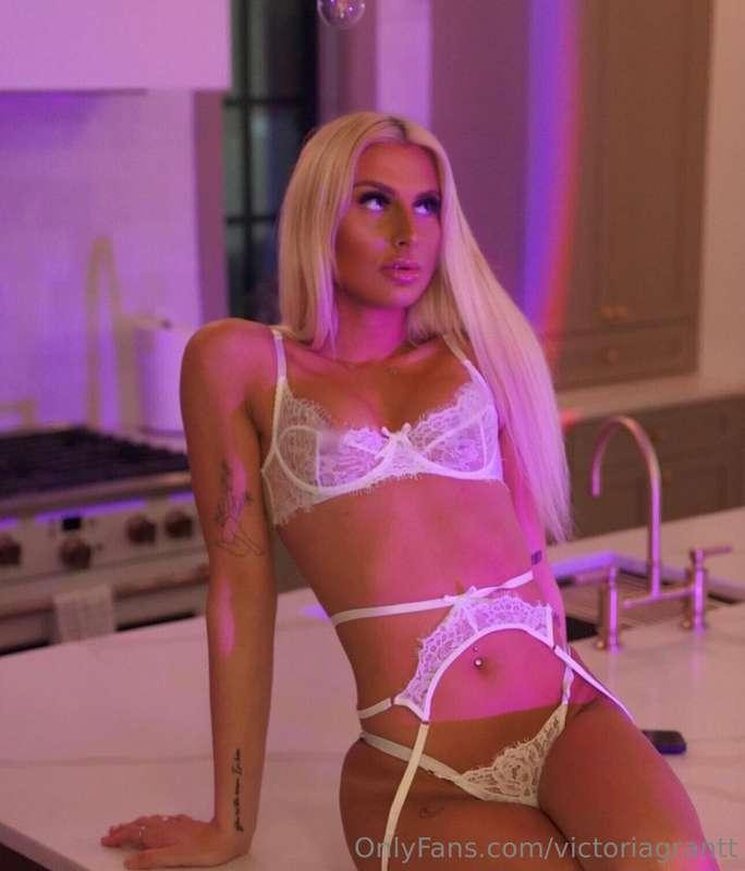 My bestie @ariaxoxoxo just made her onlyfans free❗️Defiantly..