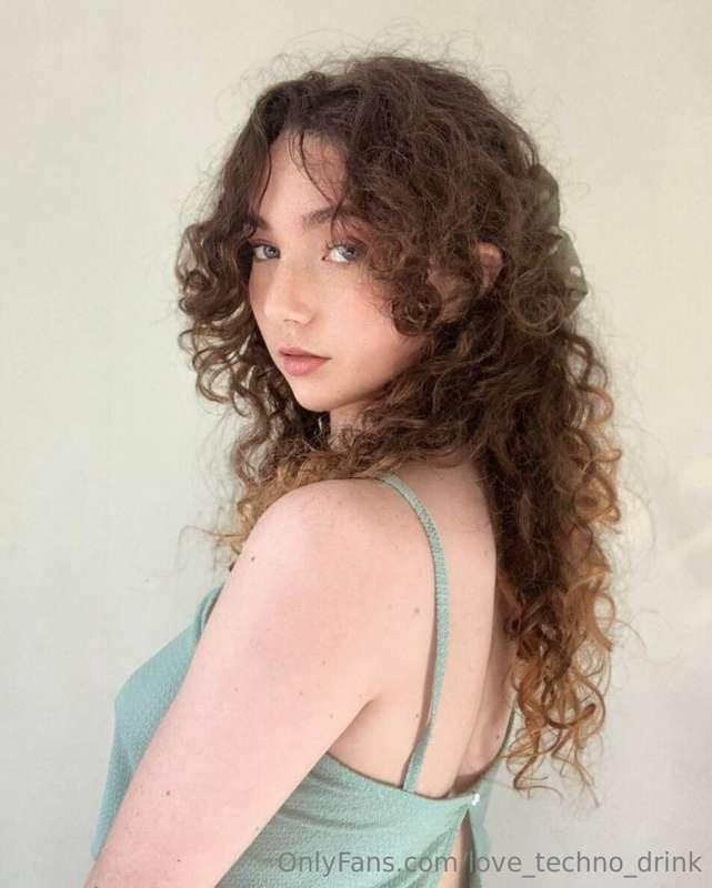 𝐅𝐑𝐄𝐄 𝐒𝐔𝐁👉 @curly_deity🙈🔞
Gorgeous doll for your hot desires ..