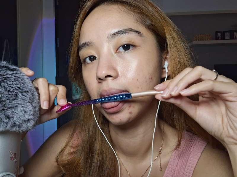 New mermaid brush licking & nibbling is up! 💕
