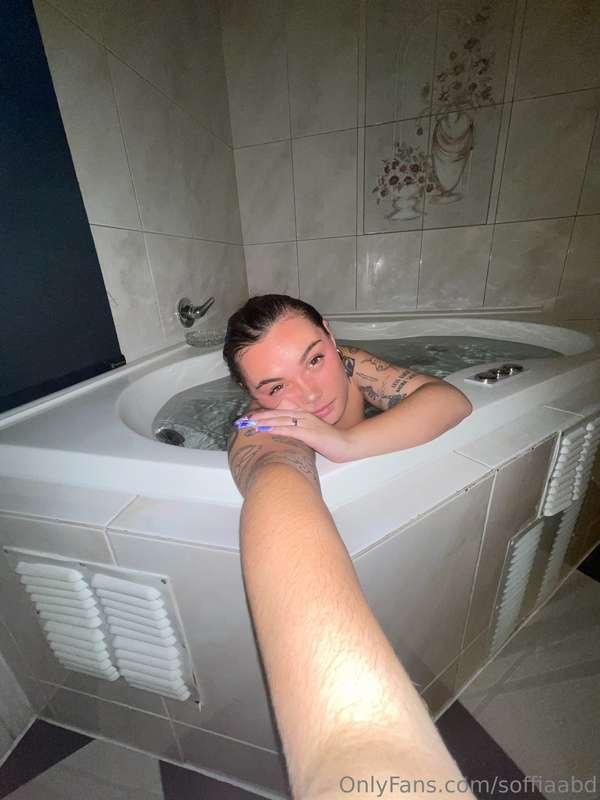 ✩₊˚.⋆noche de jacuzzi✩₊˚.⋆