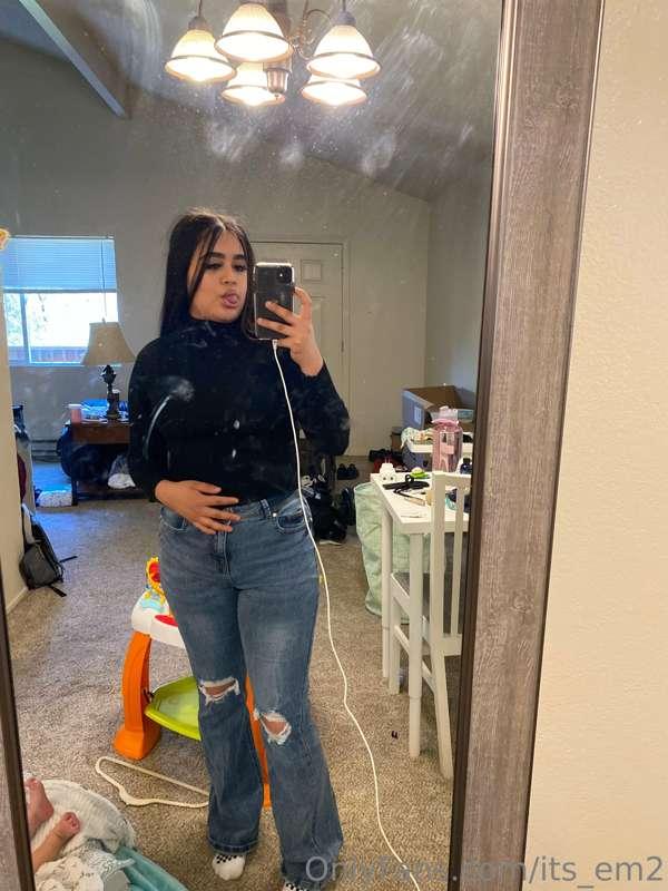 Hi 🥰 it’s em:)  
Just telling u something about me:) 
I’m 19..