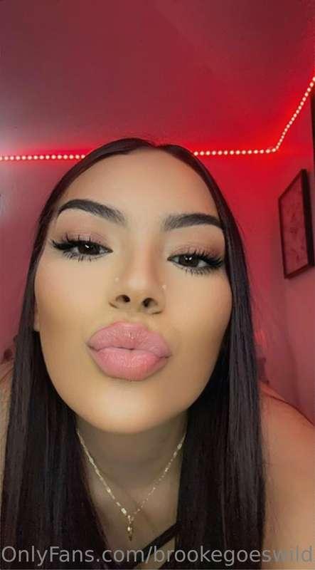 I believe in slow, soft, wet, and warm kisses. 🤤😚