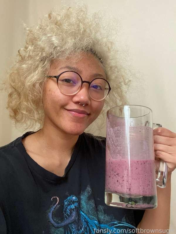 Good morning 💖 I’m having a good ol smoothie 