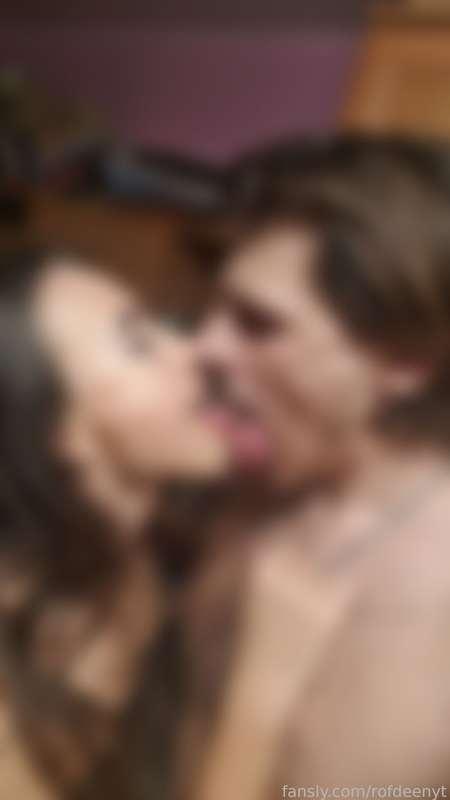 Lick my Tongue!

#fyp
#rofdeenyt #sexy #fetish
#girl #girlfriend
#tongue #longtongue #bigtongue #tonguefetish 
#lick #licking
#kiss #kissing
#tyneedfor 
#boy #boyfriend
#couple

@tyneedfor