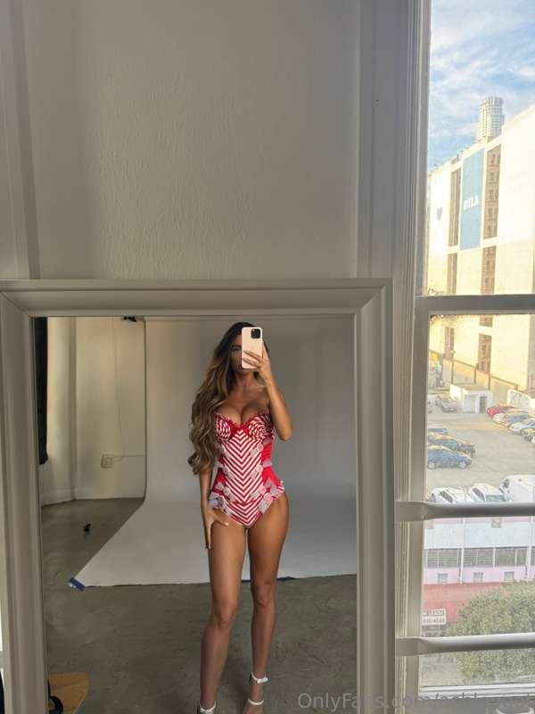 not sure if it’s the outfit or the energy… thoughts?