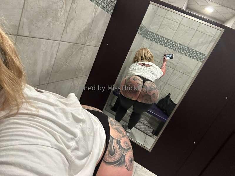 now that you’re staring at my booty and I have your attentio..