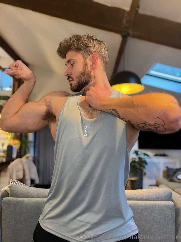 Worship these guns, or else they’ll shoot you down 😈