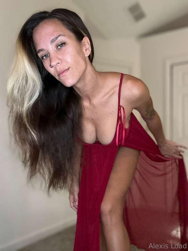Oops! Looks like my strap is slowly slipping off my shoulder..