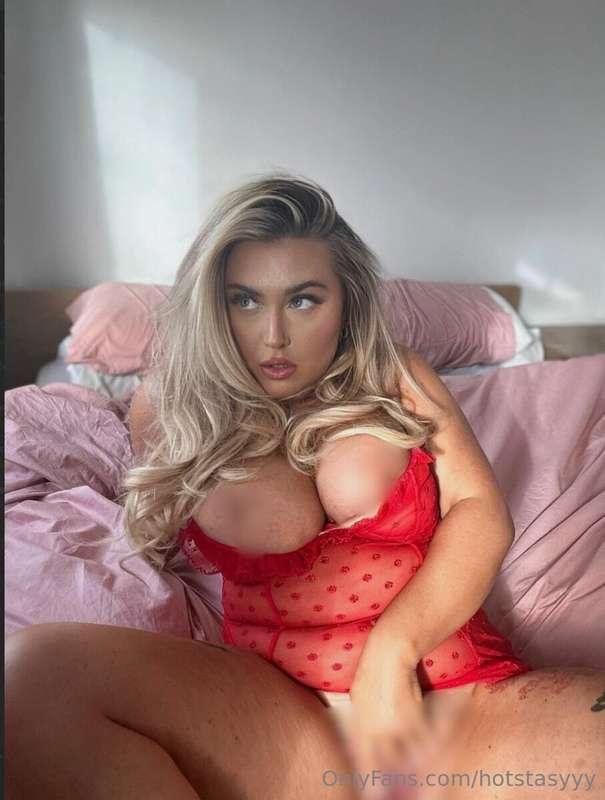 this @marika_morgan blonde 𝕞𝕠𝕞𝕞𝕪 with big boobs 🍒 is ready t..