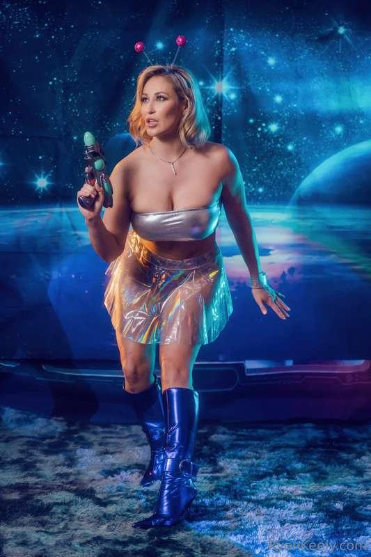 Dropping by to tell you that you're out of this world 🪐