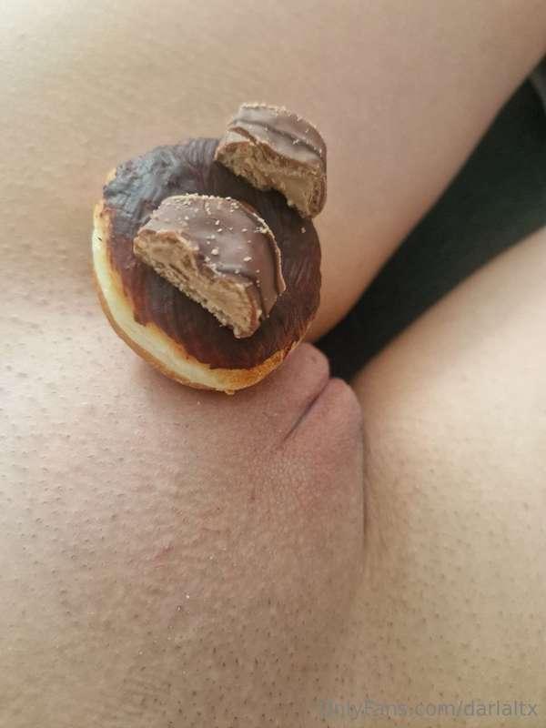 Für was würdest du dich entscheiden? Donut oder Pussy? Beide..