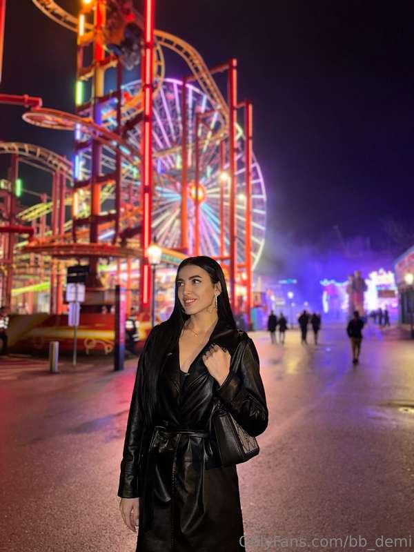 Hi ! 🎢 I'd love to ride with you on those American rollercoa..