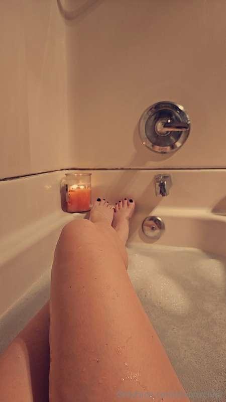 I love a relaxing night in the bath. ❤️😘
Come join me. 😜😈