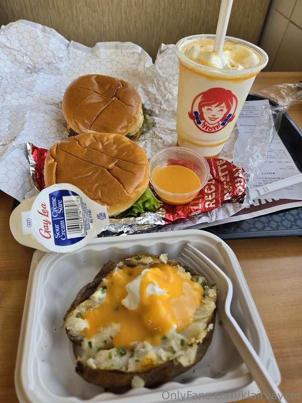 Omg soo full 🤤🤤I could go for a Hersheys sundae pie at Burge..