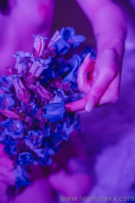 floral fingers find their way 
*📸 @ohseephotography*